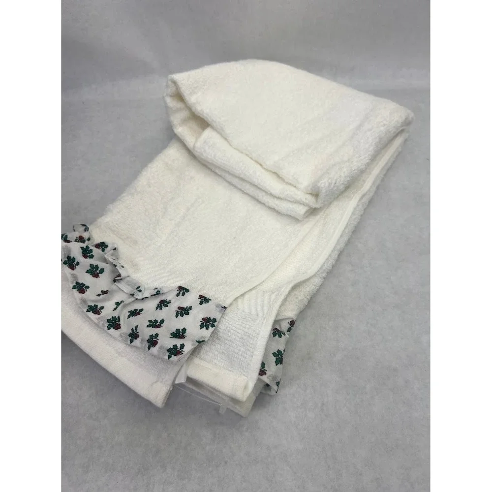 Bathworks White Cotton Hand Towel Merry Christmas Teddy Bear Tree Ruffle Trim